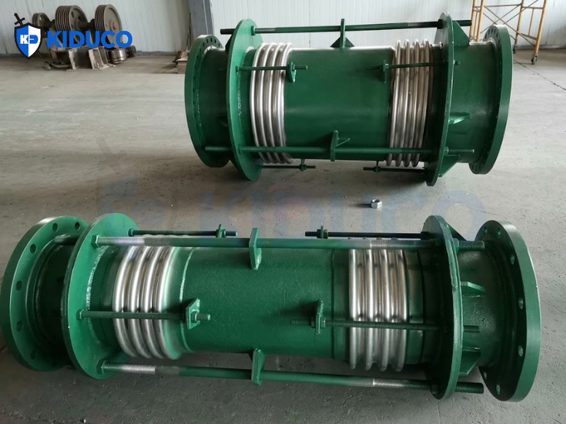 Ứng dụng của ống bù trừ giãn nở kim loại hướng ngang